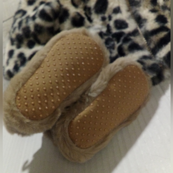 🐆 FUR COAT & FLUFFY BOOTS INFANT NEWBORN BABY GIRL SIZE 0-3 MONTHS BRAND NEW - Picture 4 of 10